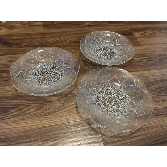 🌻 VTG HOYA SUNFLOWER MIKASA DEWDROPS 8" CRYSTAL SHALLOW PLATES SET OF THREE - Picture 3 of 4